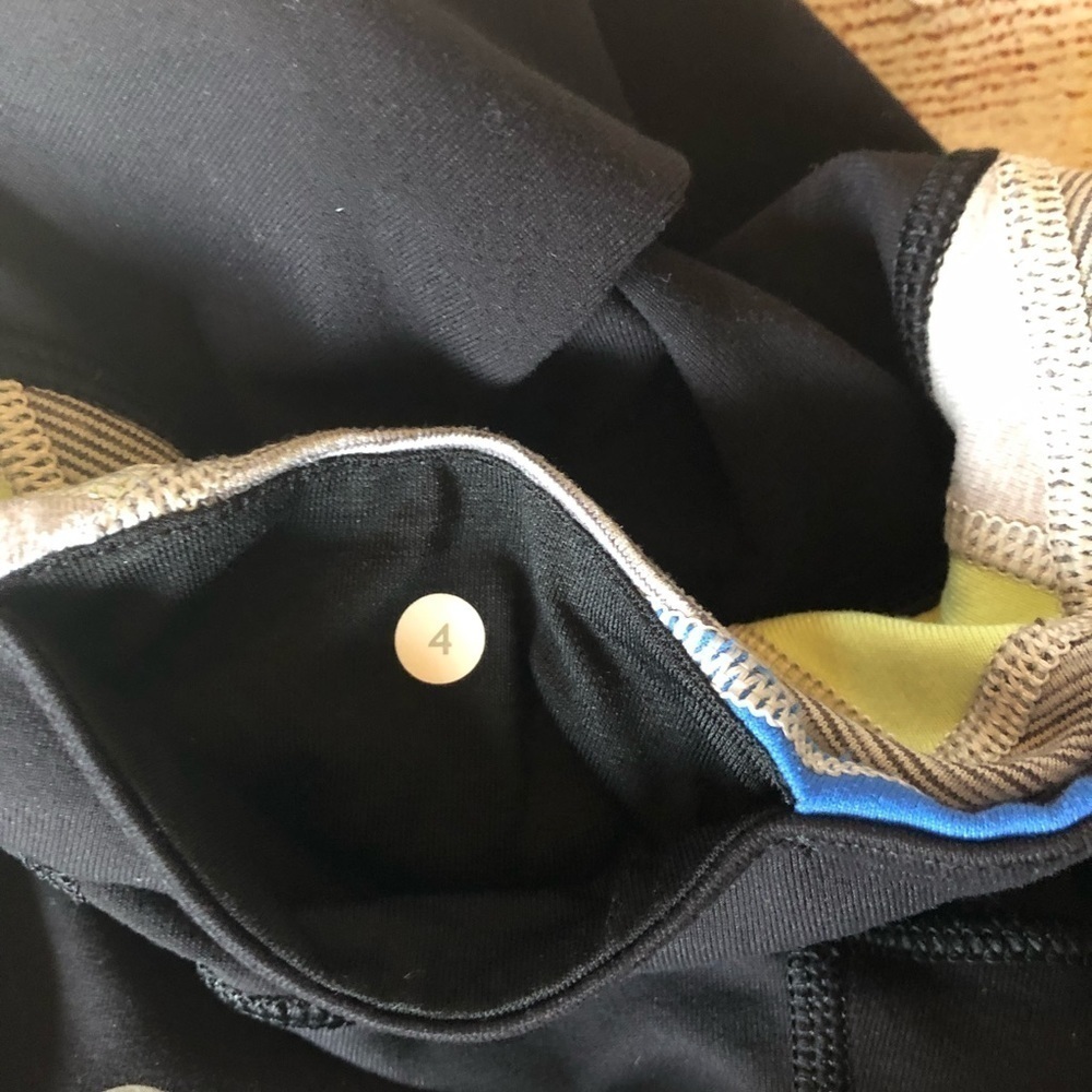 Lululemon Wunder Under Crop - Picture 6 of 7